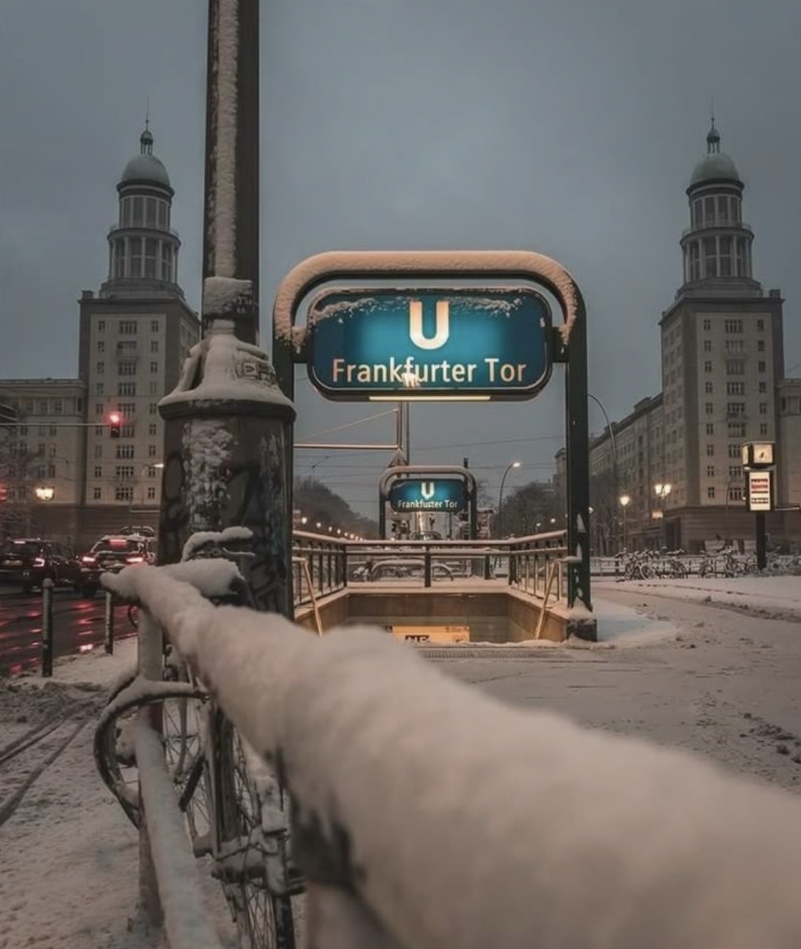 A snowy underground station entrance marked U Frankfurter Tor